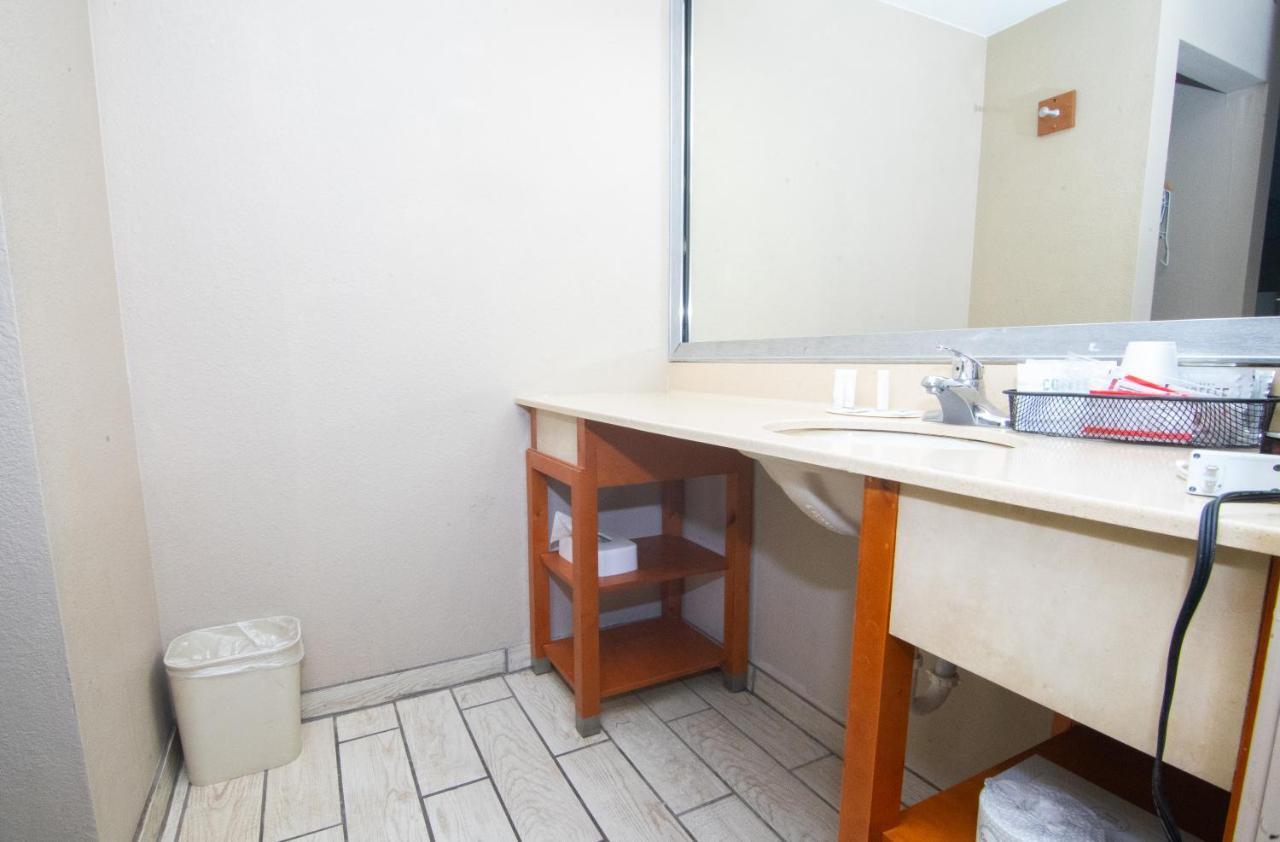 Travelodge By Wyndham Pueblo Extérieur photo