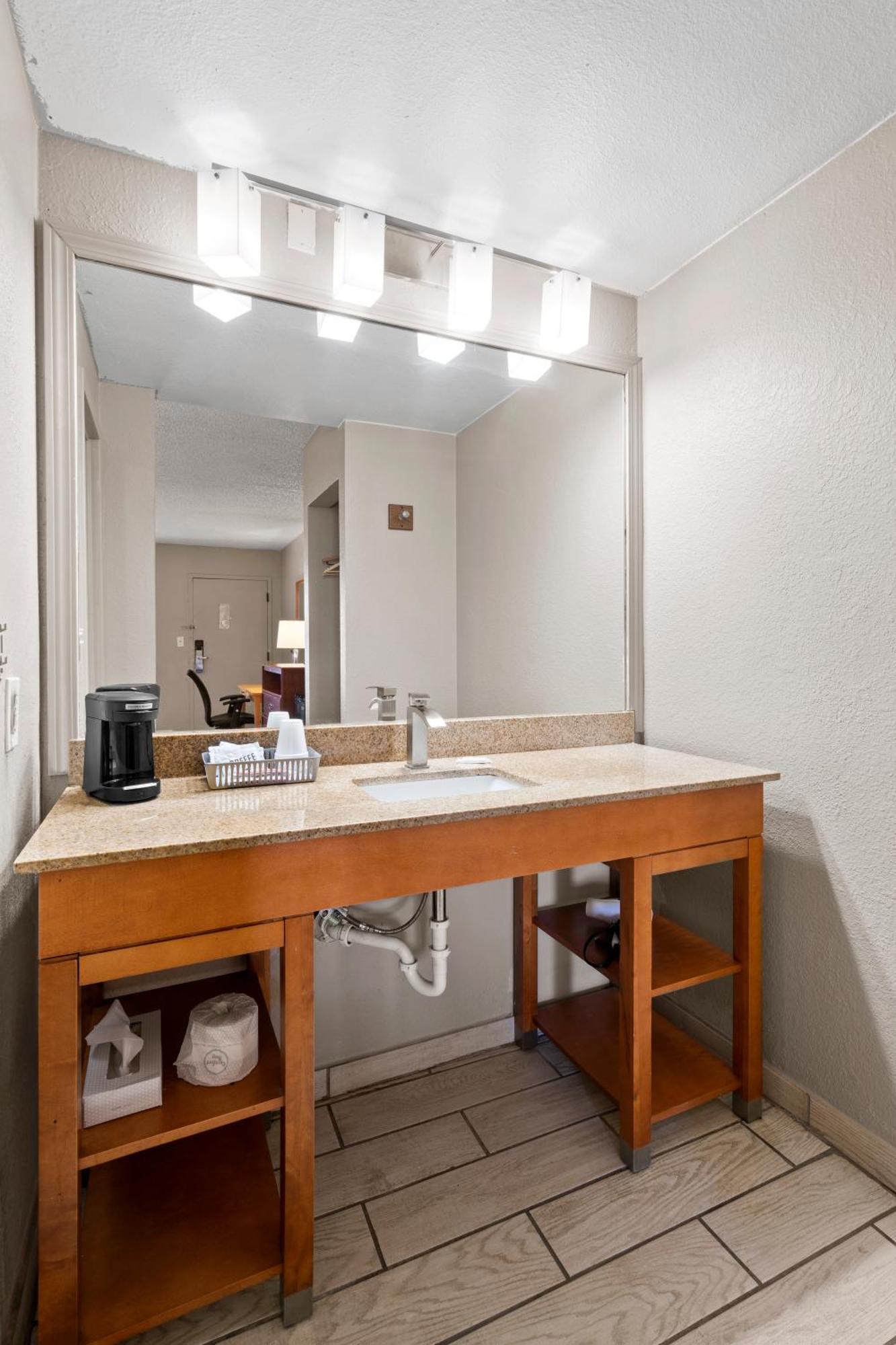 Travelodge By Wyndham Pueblo Extérieur photo